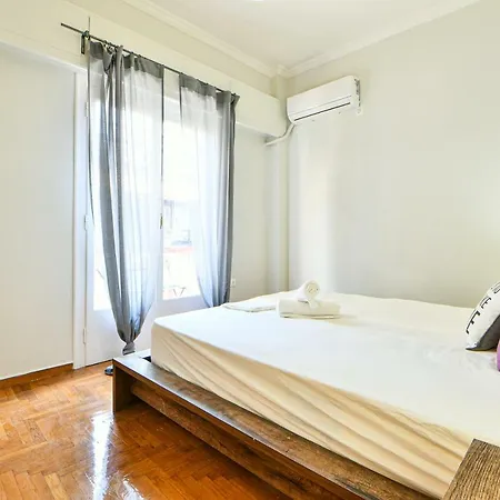 Fresh & Renovated Next To Metro Station